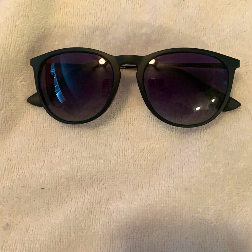 Woman’s sunglasses